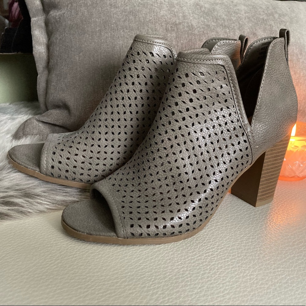 Open toe booties - Picture 5 of 7